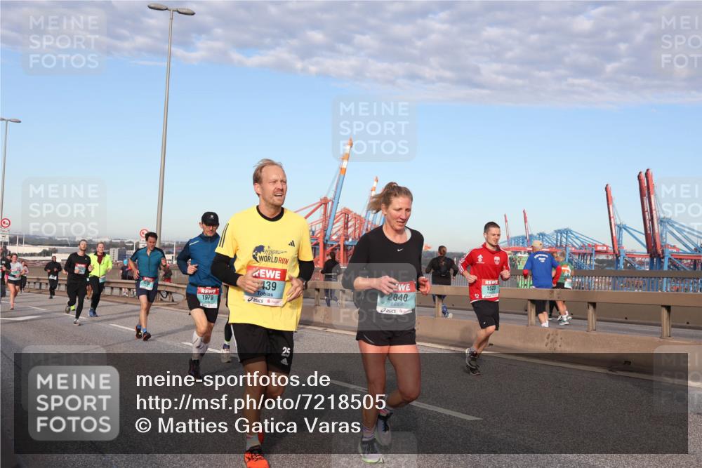 03.10.2024 - Köhlbrandbrückenlauf Matties Gatica Varas http://msf.ph/oto/7218505 03.10.2024 09:41:03 Position 2 439, 1970, 2840, 1523 meine-sportfotos.de
