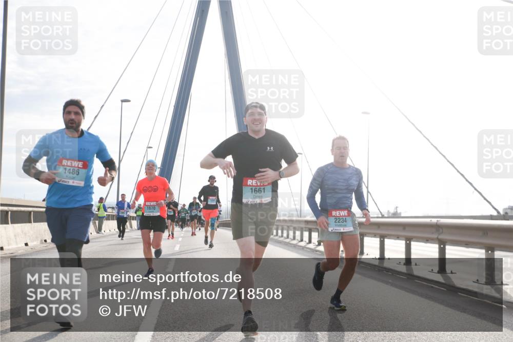 03.10.2024 - Köhlbrandbrückenlauf Jannik Wohlers http://msf.ph/oto/7218508 03.10.2024 09:23:19 Position 1 1486, 1670, 1661, 2234 meine-sportfotos.de