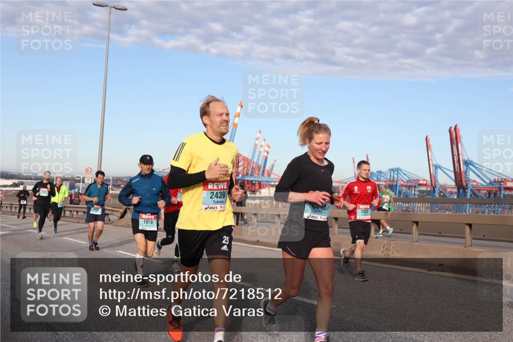 03.10.2024 - Köhlbrandbrückenlauf Matties Gatica Varas http://msf.ph/oto/7218512 03.10.2024 09:41:03 Position 2 1970, 2439, 12, 1523 meine-sportfotos.de