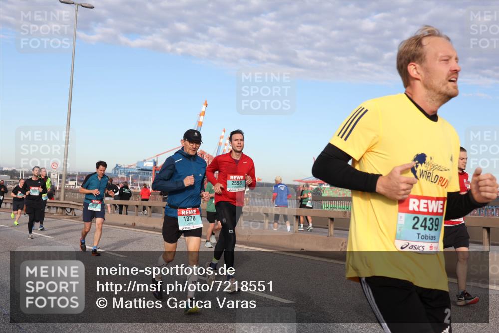 03.10.2024 - Köhlbrandbrückenlauf Matties Gatica Varas http://msf.ph/oto/7218551 03.10.2024 09:41:04 Position 2 1232, 1970, 2558, 2439 meine-sportfotos.de