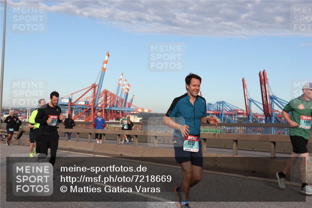 03.10.2024 - Köhlbrandbrückenlauf Matties Gatica Varas http://msf.ph/oto/7218669 03.10.2024 09:41:07 Position 2 20, 1232, 1499 meine-sportfotos.de
