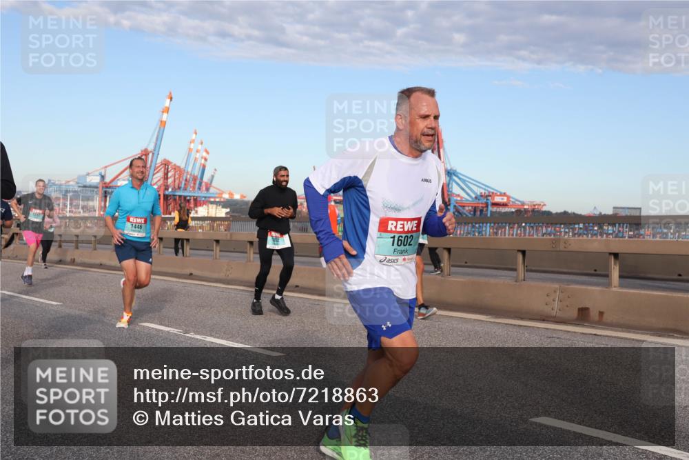 03.10.2024 - Köhlbrandbrückenlauf Matties Gatica Varas http://msf.ph/oto/7218863 03.10.2024 09:41:14 Position 2 1211, 1446, 1602 meine-sportfotos.de