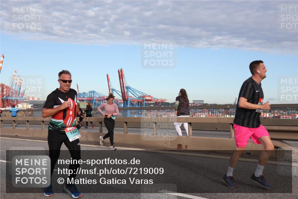 03.10.2024 - Köhlbrandbrückenlauf Matties Gatica Varas http://msf.ph/oto/7219009 03.10.2024 09:41:19 Position 2 1984 meine-sportfotos.de