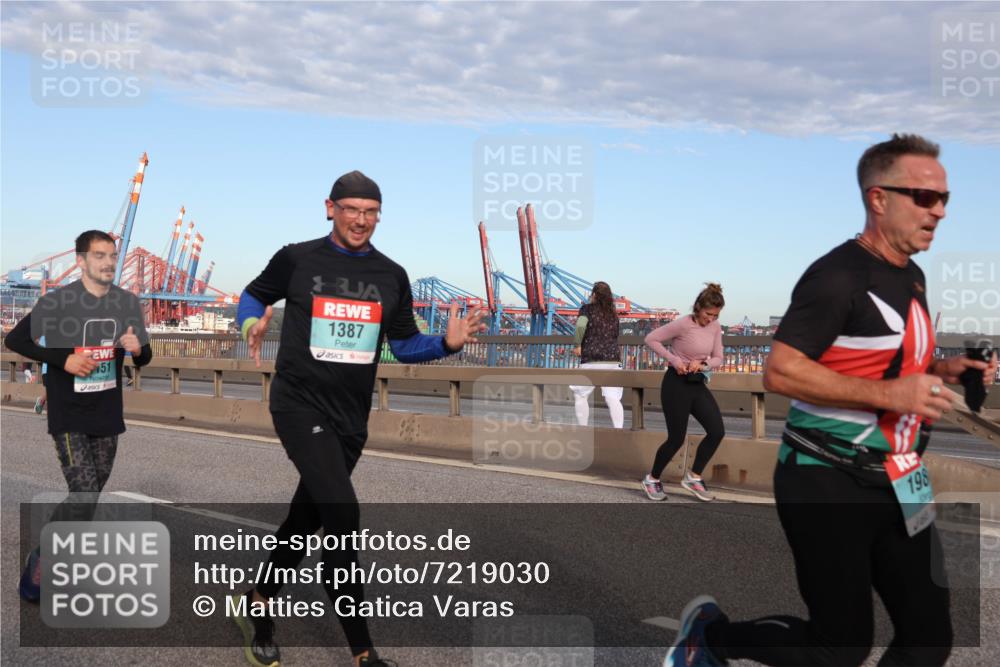 03.10.2024 - Köhlbrandbrückenlauf Matties Gatica Varas http://msf.ph/oto/7219030 03.10.2024 09:41:20 Position 2 51, 1387, 198 meine-sportfotos.de