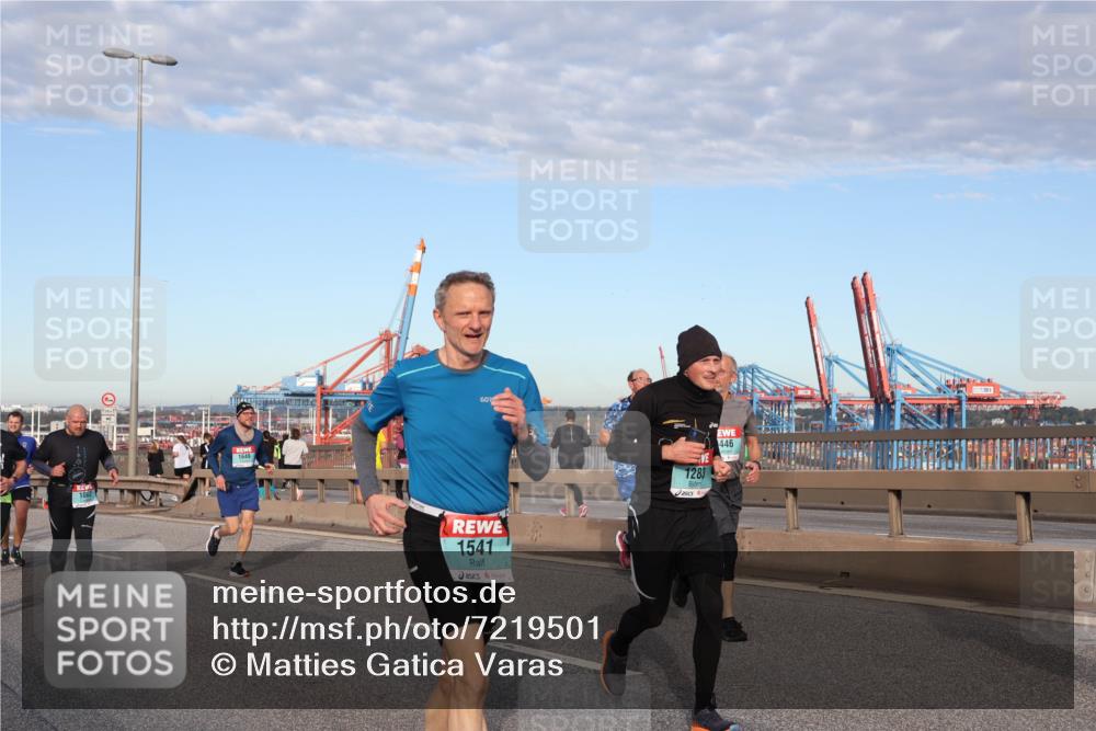 03.10.2024 - Köhlbrandbrückenlauf Matties Gatica Varas http://msf.ph/oto/7219501 03.10.2024 09:41:44 Position 2 1541, 1283, 446 meine-sportfotos.de