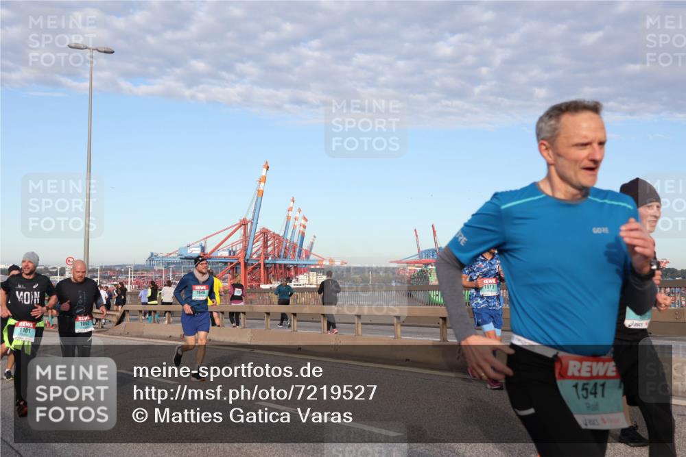 03.10.2024 - Köhlbrandbrückenlauf Matties Gatica Varas http://msf.ph/oto/7219527 03.10.2024 09:41:45 Position 2 1101, 1062, 1649, 1513, 1541 meine-sportfotos.de