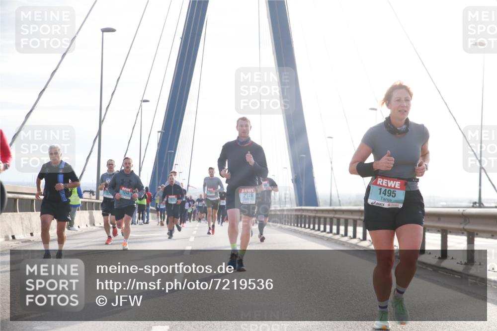 03.10.2024 - Köhlbrandbrückenlauf Jannik Wohlers http://msf.ph/oto/7219536 03.10.2024 09:23:37 Position 1 1254, 2728, 1495 meine-sportfotos.de