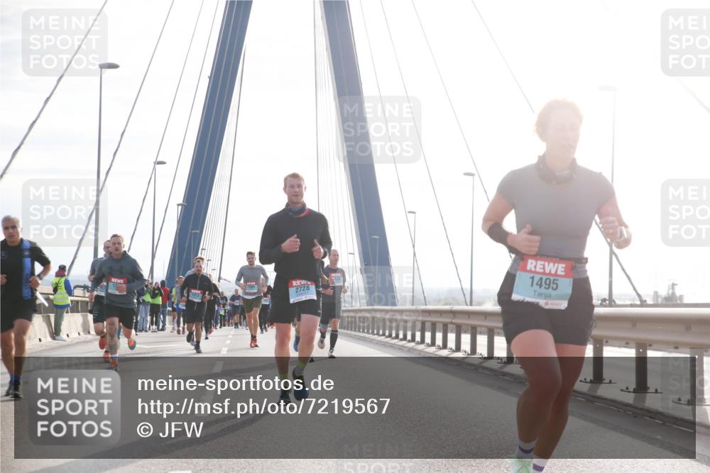 03.10.2024 - Köhlbrandbrückenlauf Jannik Wohlers http://msf.ph/oto/7219567 03.10.2024 09:23:37 Position 1 12, 2728, 1495 meine-sportfotos.de