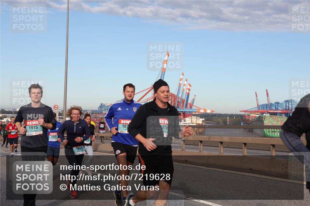 03.10.2024 - Köhlbrandbrückenlauf Matties Gatica Varas http://msf.ph/oto/7219628 03.10.2024 09:41:48 Position 2 45, 1915, 1842, 1654, 167, 65 meine-sportfotos.de