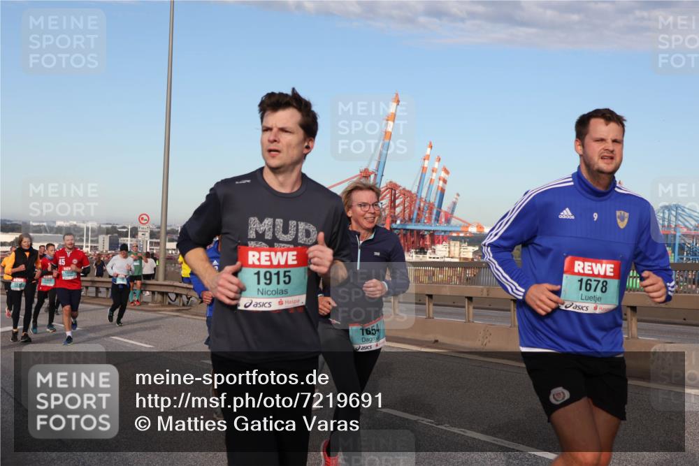 03.10.2024 - Köhlbrandbrückenlauf Matties Gatica Varas http://msf.ph/oto/7219691 03.10.2024 09:41:50 Position 2 45, 5001, 1915, 9, 1654, 1678 meine-sportfotos.de