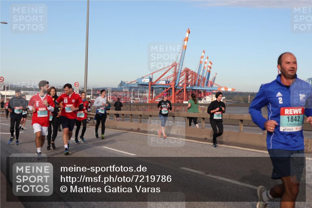 03.10.2024 - Köhlbrandbrückenlauf Matties Gatica Varas http://msf.ph/oto/7219786 03.10.2024 09:41:52 Position 2 1909, 1533, 8, 105, 1272, 1908, 1947, 2, 1842 meine-sportfotos.de
