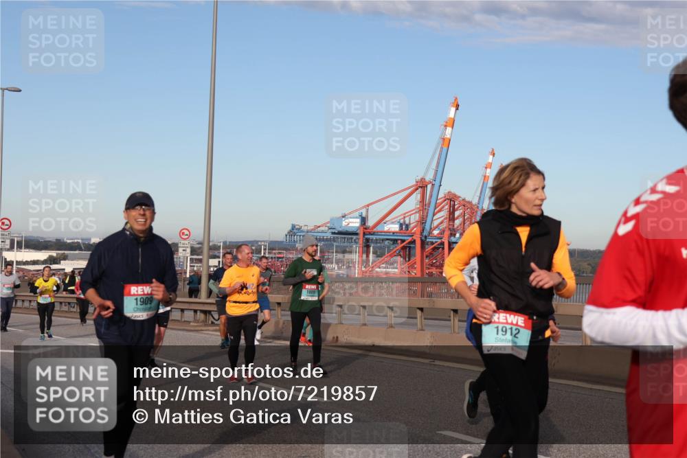 03.10.2024 - Köhlbrandbrückenlauf Matties Gatica Varas http://msf.ph/oto/7219857 03.10.2024 09:41:56 Position 2 500, 1717, 1909, 1809, 1912 meine-sportfotos.de