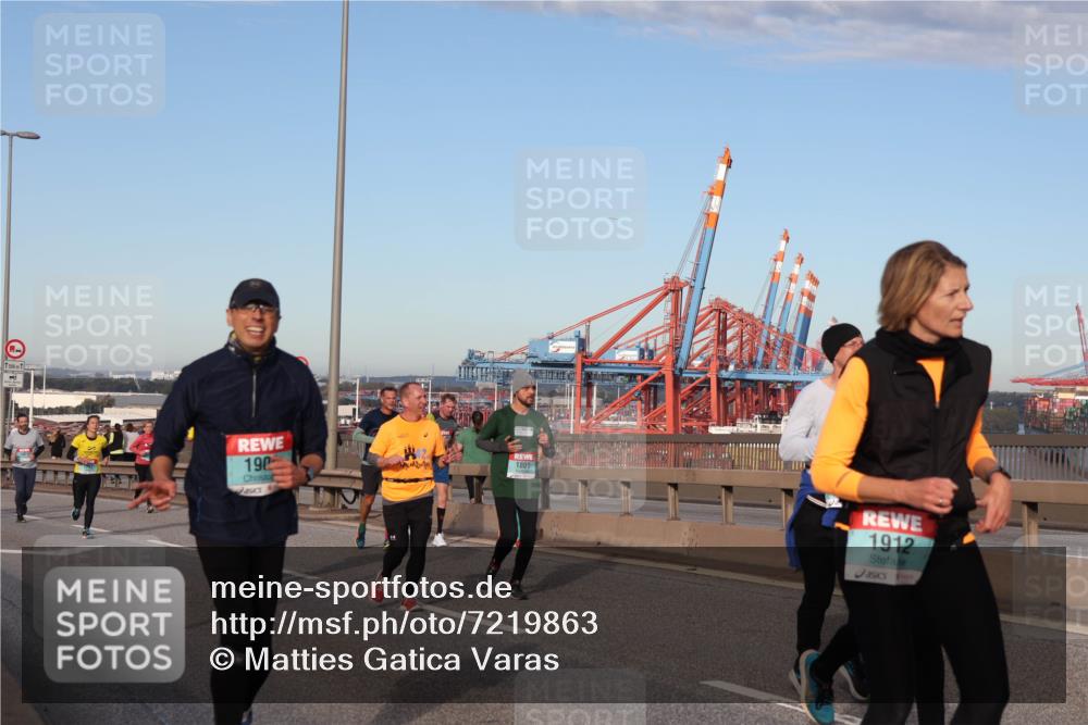 03.10.2024 - Köhlbrandbrückenlauf Matties Gatica Varas http://msf.ph/oto/7219863 03.10.2024 09:41:56 Position 2 190, 1809, 1912 meine-sportfotos.de