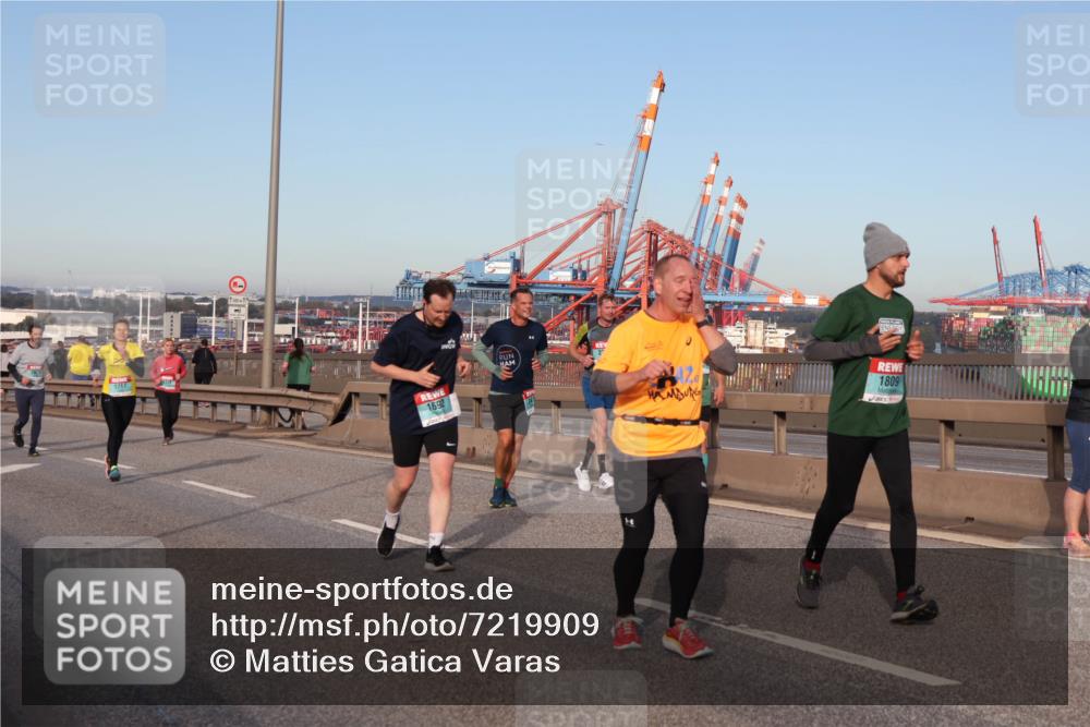 03.10.2024 - Köhlbrandbrückenlauf Matties Gatica Varas http://msf.ph/oto/7219909 03.10.2024 09:41:58 Position 2 1717, 1692, 1809 meine-sportfotos.de