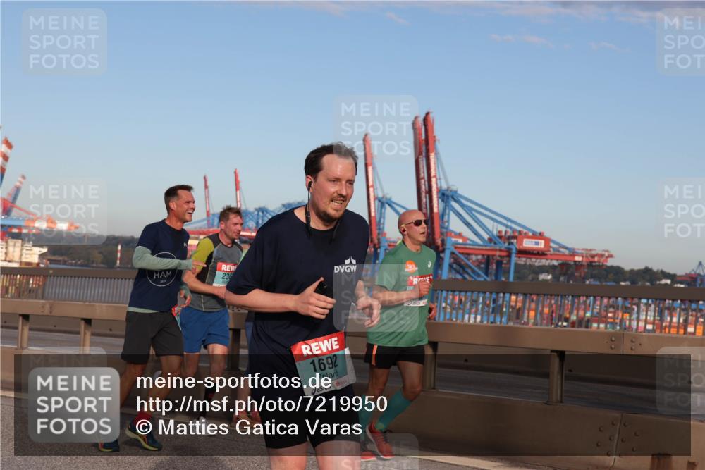 03.10.2024 - Köhlbrandbrückenlauf Matties Gatica Varas http://msf.ph/oto/7219950 03.10.2024 09:42:01 Position 2 236, 1692 meine-sportfotos.de