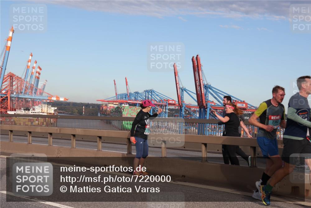 03.10.2024 - Köhlbrandbrückenlauf Matties Gatica Varas http://msf.ph/oto/7220000 03.10.2024 09:42:02 Position 2 2362 meine-sportfotos.de