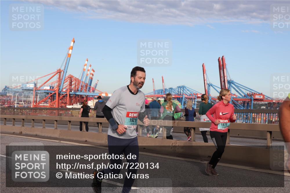 03.10.2024 - Köhlbrandbrückenlauf Matties Gatica Varas http://msf.ph/oto/7220134 03.10.2024 09:42:07 Position 2 7, 1921, 1873 meine-sportfotos.de