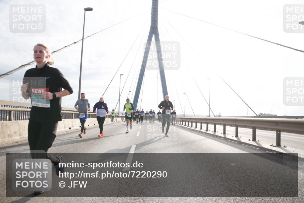 03.10.2024 - Köhlbrandbrückenlauf Jannik Wohlers http://msf.ph/oto/7220290 03.10.2024 09:23:46 Position 1 1230, 1143 meine-sportfotos.de