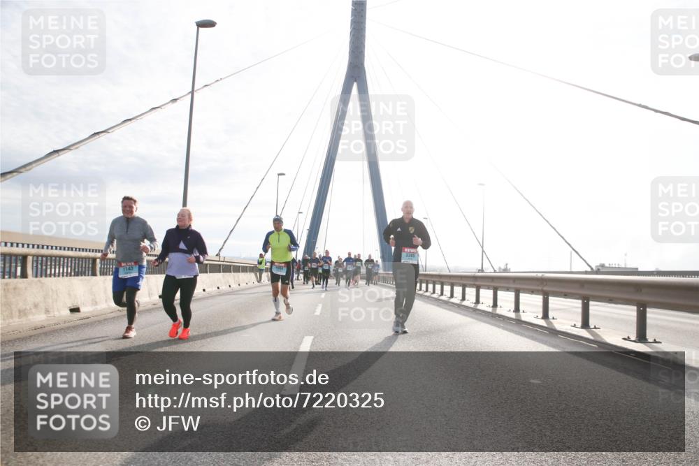 03.10.2024 - Köhlbrandbrückenlauf Jannik Wohlers http://msf.ph/oto/7220325 03.10.2024 09:23:47 Position 1 1143, 3305 meine-sportfotos.de