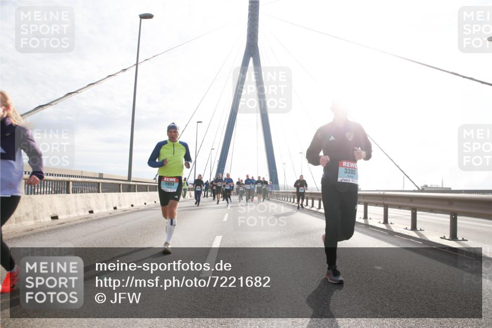 03.10.2024 - Köhlbrandbrückenlauf Jannik Wohlers http://msf.ph/oto/7221682 03.10.2024 09:23:48 Position 1 1934, 3305 meine-sportfotos.de