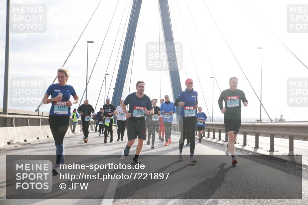 03.10.2024 - Köhlbrandbrückenlauf Jannik Wohlers http://msf.ph/oto/7221897 03.10.2024 09:23:52 Position 1 1701, 1411, 1976, 1412, 1557, 1490 meine-sportfotos.de