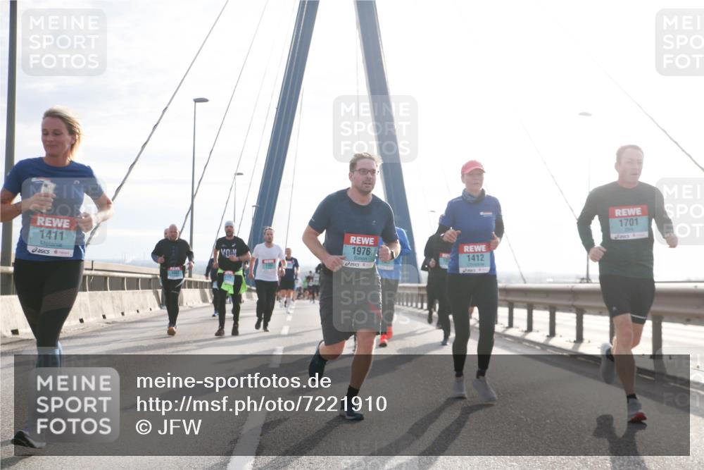 03.10.2024 - Köhlbrandbrückenlauf Jannik Wohlers http://msf.ph/oto/7221910 03.10.2024 09:23:53 Position 1 1411, 1976, 1412, 1701 meine-sportfotos.de