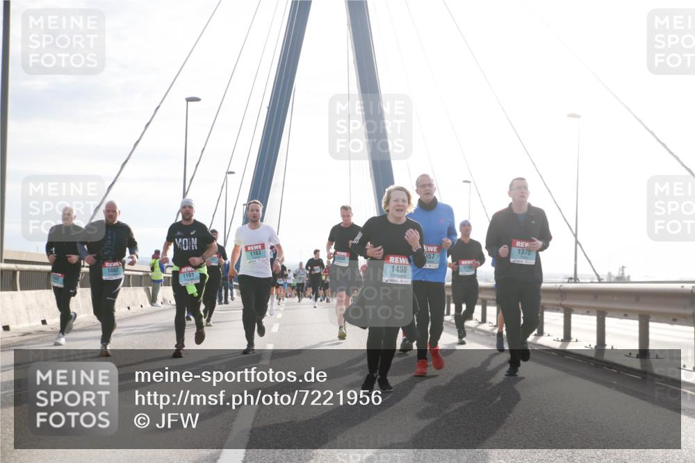 03.10.2024 - Köhlbrandbrückenlauf Jannik Wohlers http://msf.ph/oto/7221956 03.10.2024 09:23:54 Position 1 1372, 1183, 1930, 557, 1062, 1490, 1706, 1101 meine-sportfotos.de