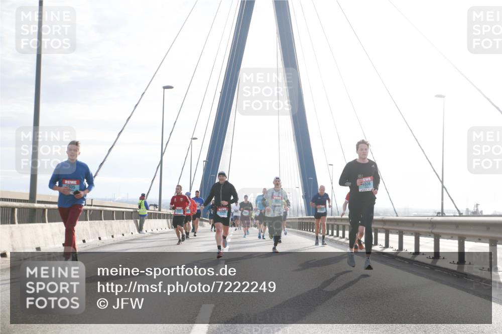 03.10.2024 - Köhlbrandbrückenlauf Jannik Wohlers http://msf.ph/oto/7222249 03.10.2024 09:24:01 Position 1 935, 1036, 2612, 1728 meine-sportfotos.de