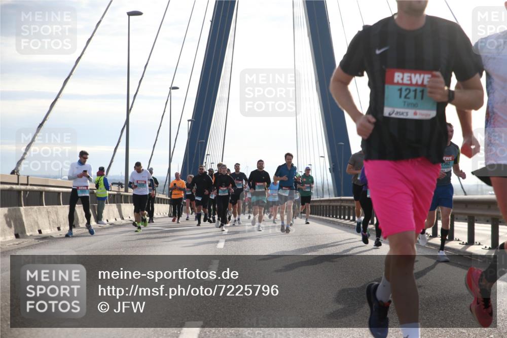 03.10.2024 - Köhlbrandbrückenlauf Jannik Wohlers http://msf.ph/oto/7225796 03.10.2024 09:24:42 Position 1 1211, 2362 meine-sportfotos.de