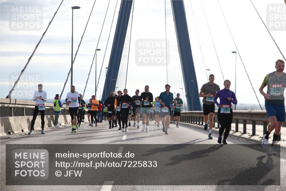 03.10.2024 - Köhlbrandbrückenlauf Jannik Wohlers http://msf.ph/oto/7225833 03.10.2024 09:24:43 Position 1 1522, 2418, 1422, 1421, 2150, 1560, 2362 meine-sportfotos.de