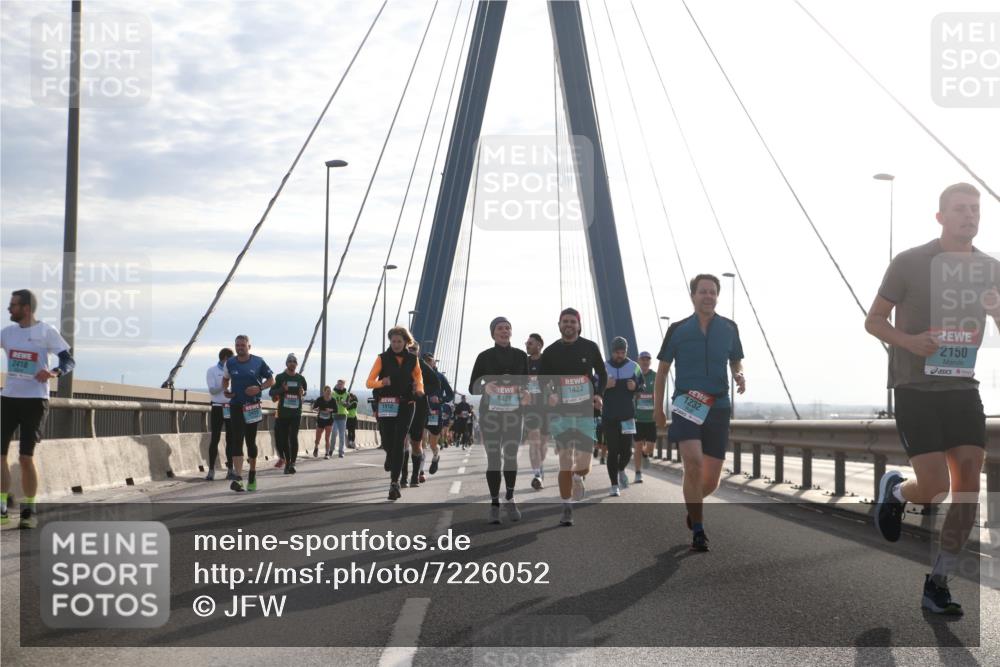 03.10.2024 - Köhlbrandbrückenlauf Jannik Wohlers http://msf.ph/oto/7226052 03.10.2024 09:24:46 Position 1 2418, 1422, 2415, 1421, 1232, 2150 meine-sportfotos.de