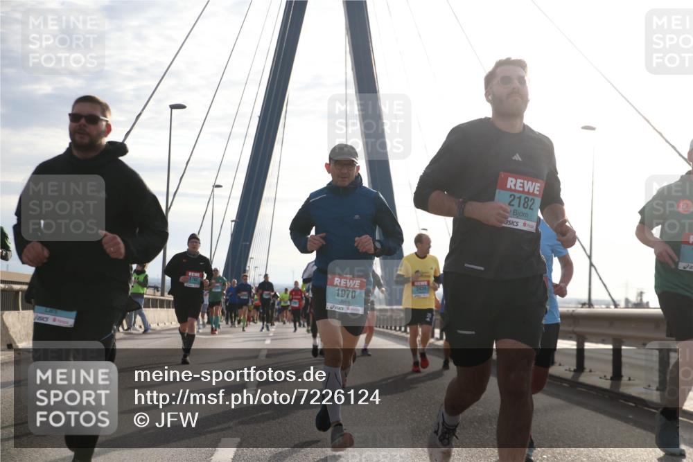 03.10.2024 - Köhlbrandbrückenlauf Jannik Wohlers http://msf.ph/oto/7226124 03.10.2024 09:24:51 Position 1 1762, 1970, 2439, 2182 meine-sportfotos.de