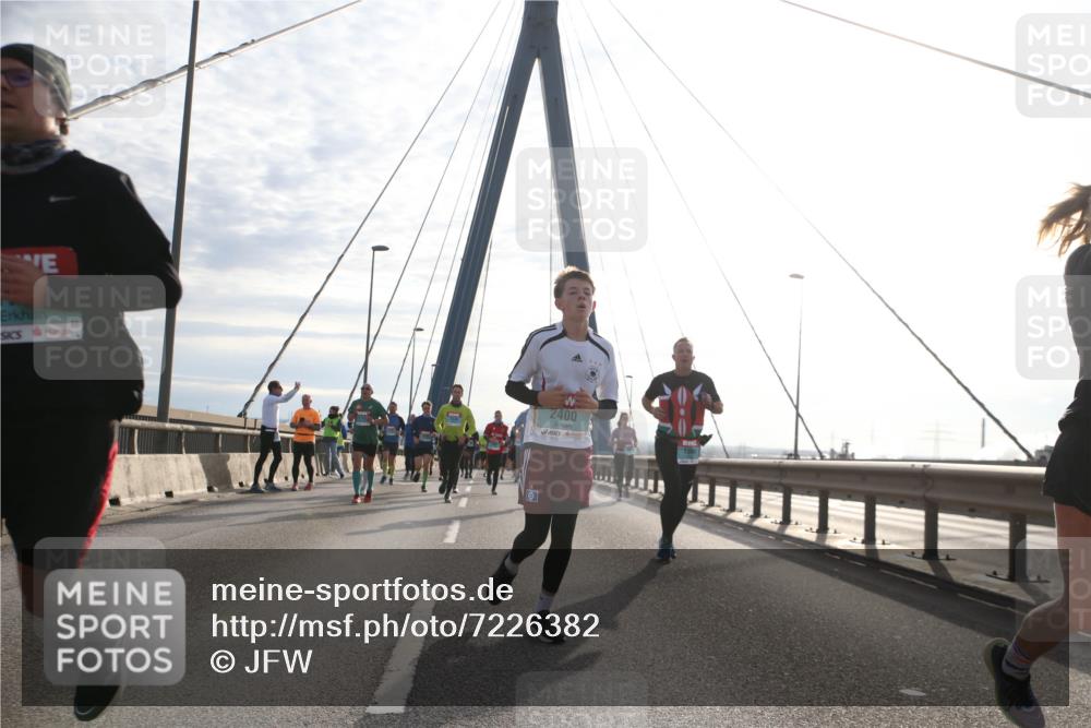 03.10.2024 - Köhlbrandbrückenlauf Jannik Wohlers http://msf.ph/oto/7226382 03.10.2024 09:24:54 Position 1 2400 meine-sportfotos.de