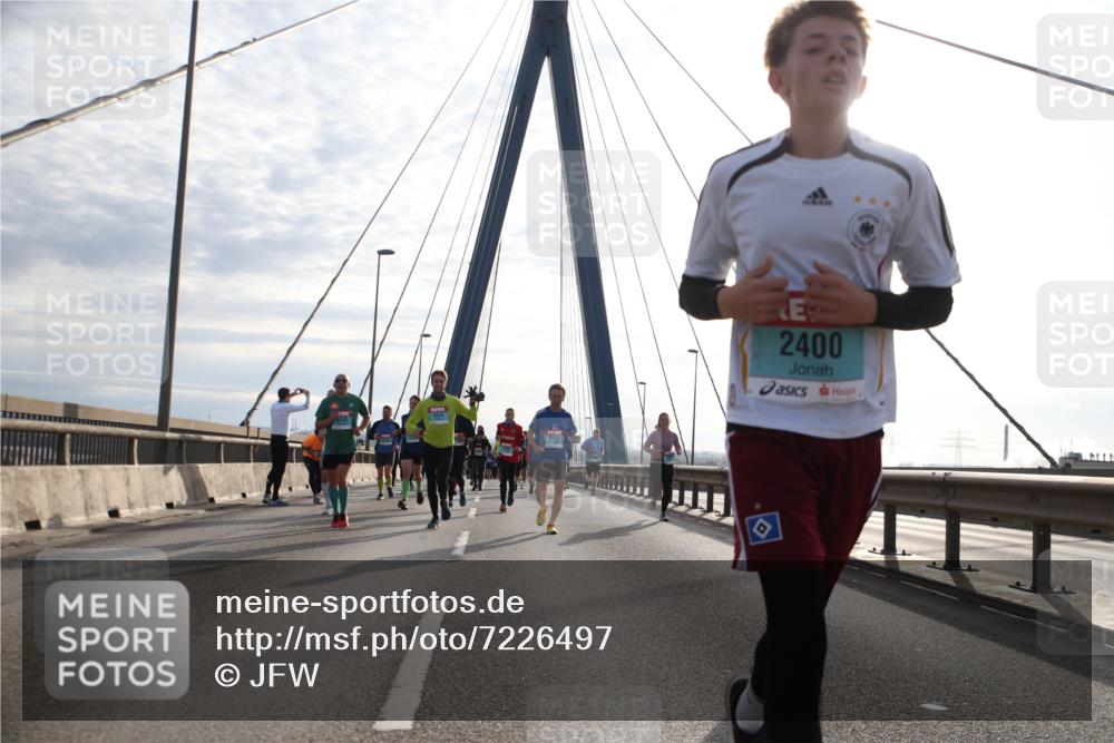 03.10.2024 - Köhlbrandbrückenlauf Jannik Wohlers http://msf.ph/oto/7226497 03.10.2024 09:24:55 Position 1 2400 meine-sportfotos.de