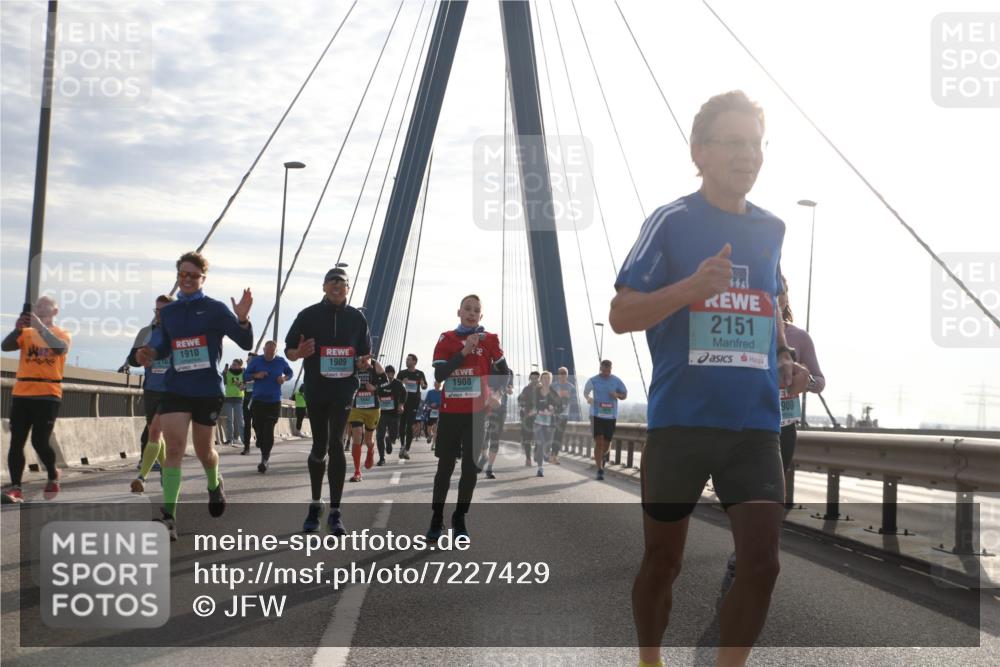 03.10.2024 - Köhlbrandbrückenlauf Jannik Wohlers http://msf.ph/oto/7227429 03.10.2024 09:24:58 Position 1 442, 1910, 2107, 1909, 1908, 2151 meine-sportfotos.de