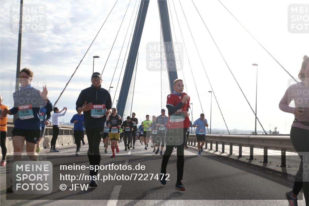 03.10.2024 - Köhlbrandbrückenlauf Jannik Wohlers http://msf.ph/oto/7227472 03.10.2024 09:24:59 Position 1 1910, 1909, 1901, 1908 meine-sportfotos.de