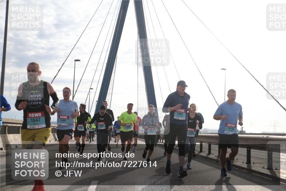 03.10.2024 - Köhlbrandbrückenlauf Jannik Wohlers http://msf.ph/oto/7227614 03.10.2024 09:25:02 Position 1 1647, 1685, 1849, 1989, 1464, 1600, 1901, 1240, 1616 meine-sportfotos.de
