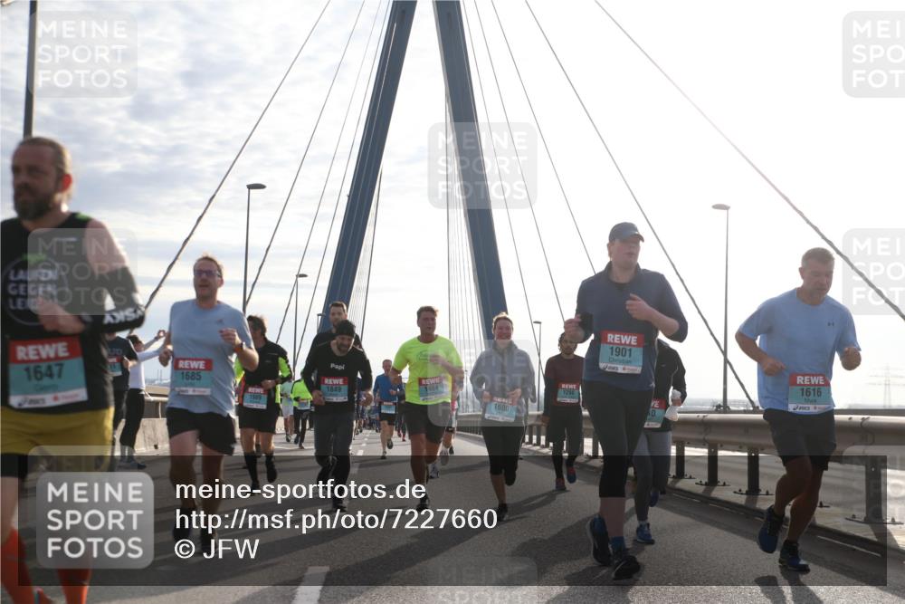 03.10.2024 - Köhlbrandbrückenlauf Jannik Wohlers http://msf.ph/oto/7227660 03.10.2024 09:25:02 Position 1 1647, 1685, 1849, 1464, 1989, 1600, 1901, 1616 meine-sportfotos.de