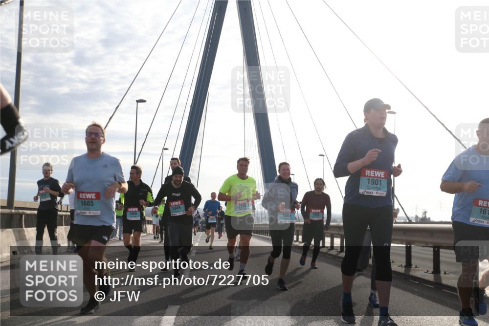 03.10.2024 - Köhlbrandbrückenlauf Jannik Wohlers http://msf.ph/oto/7227705 03.10.2024 09:25:03 Position 1 1915, 1685, 1849, 1464, 1989, 1600, 1298, 1901, 161 meine-sportfotos.de