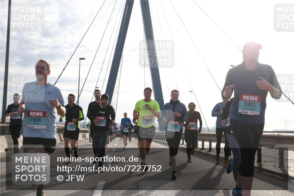 03.10.2024 - Köhlbrandbrückenlauf Jannik Wohlers http://msf.ph/oto/7227752 03.10.2024 09:25:03 Position 1 1915, 1685, 1464, 149, 1600, 1298, 1989, 1901 meine-sportfotos.de