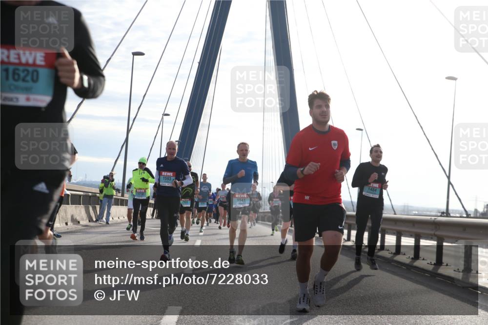 03.10.2024 - Köhlbrandbrückenlauf Jannik Wohlers http://msf.ph/oto/7228033 03.10.2024 09:25:05 Position 1 1620, 1710, 1593, 1541, 2484, 1484 meine-sportfotos.de