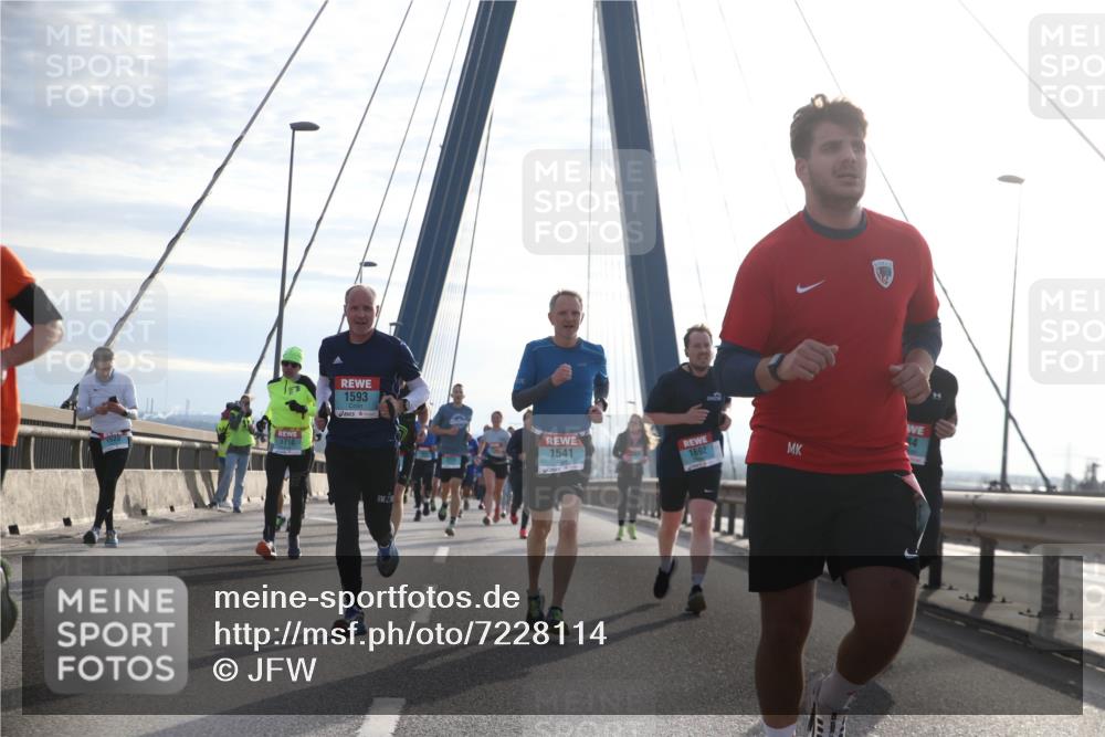 03.10.2024 - Köhlbrandbrückenlauf Jannik Wohlers http://msf.ph/oto/7228114 03.10.2024 09:25:06 Position 1 1710, 1593, 1541, 1692 meine-sportfotos.de