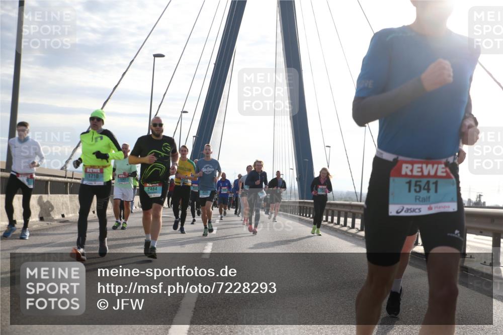 03.10.2024 - Köhlbrandbrückenlauf Jannik Wohlers http://msf.ph/oto/7228293 03.10.2024 09:25:08 Position 1 1710, 1287, 2484, 33, 3235, 1541 meine-sportfotos.de