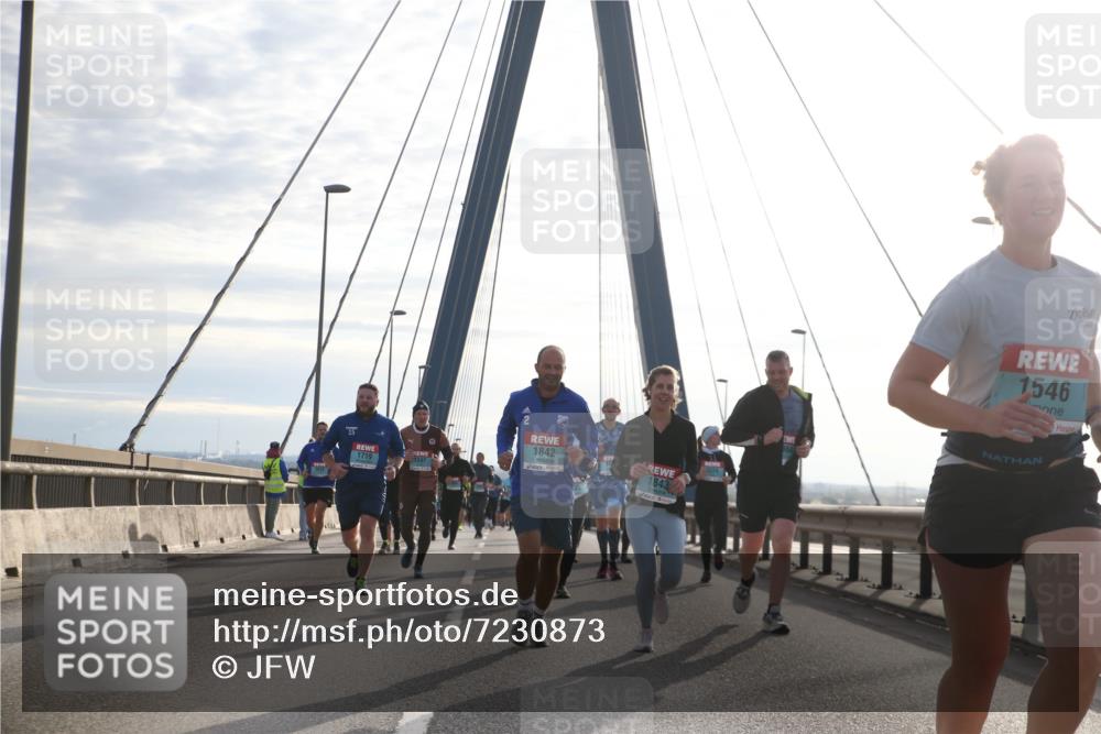 03.10.2024 - Köhlbrandbrückenlauf Jannik Wohlers http://msf.ph/oto/7230873 03.10.2024 09:25:14 Position 1 1842, 1843, 1719, 1546 meine-sportfotos.de