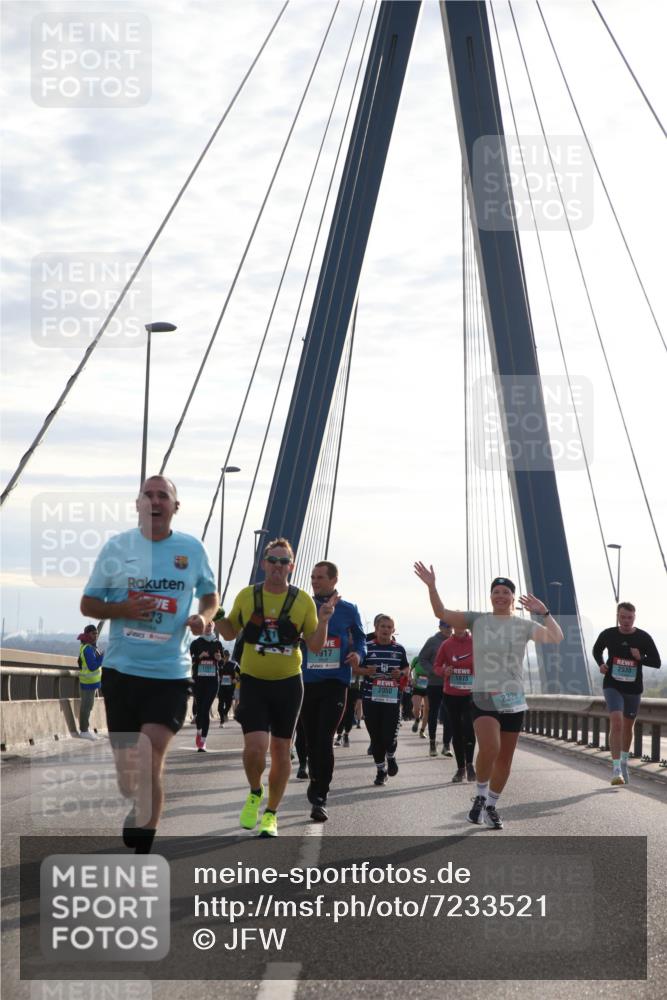 03.10.2024 - Köhlbrandbrückenlauf Jannik Wohlers http://msf.ph/oto/7233521 03.10.2024 09:25:27 Position 1 73, 917, 1873, 2050, 2326, 2530 meine-sportfotos.de