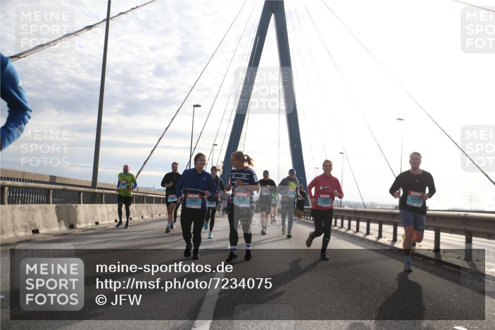 03.10.2024 - Köhlbrandbrückenlauf Jannik Wohlers http://msf.ph/oto/7234075 03.10.2024 09:25:30 Position 1 1873, 2530, 2050, 2049 meine-sportfotos.de