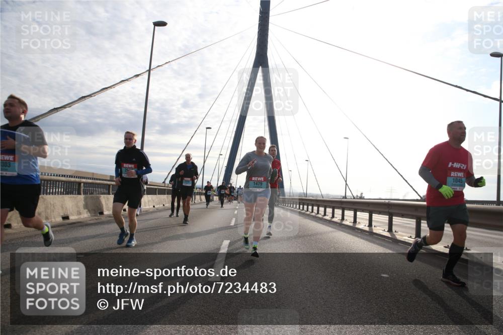 03.10.2024 - Köhlbrandbrückenlauf Jannik Wohlers http://msf.ph/oto/7234483 03.10.2024 09:25:43 Position 1 1045, 1303, 2050, 1479 meine-sportfotos.de