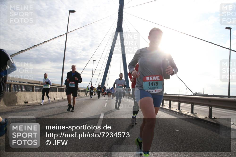 03.10.2024 - Köhlbrandbrückenlauf Jannik Wohlers http://msf.ph/oto/7234573 03.10.2024 09:25:44 Position 1 1921, 2098, 1479 meine-sportfotos.de