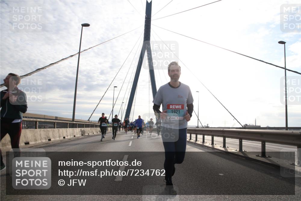03.10.2024 - Köhlbrandbrückenlauf Jannik Wohlers http://msf.ph/oto/7234762 03.10.2024 09:25:45 Position 1 1921 meine-sportfotos.de