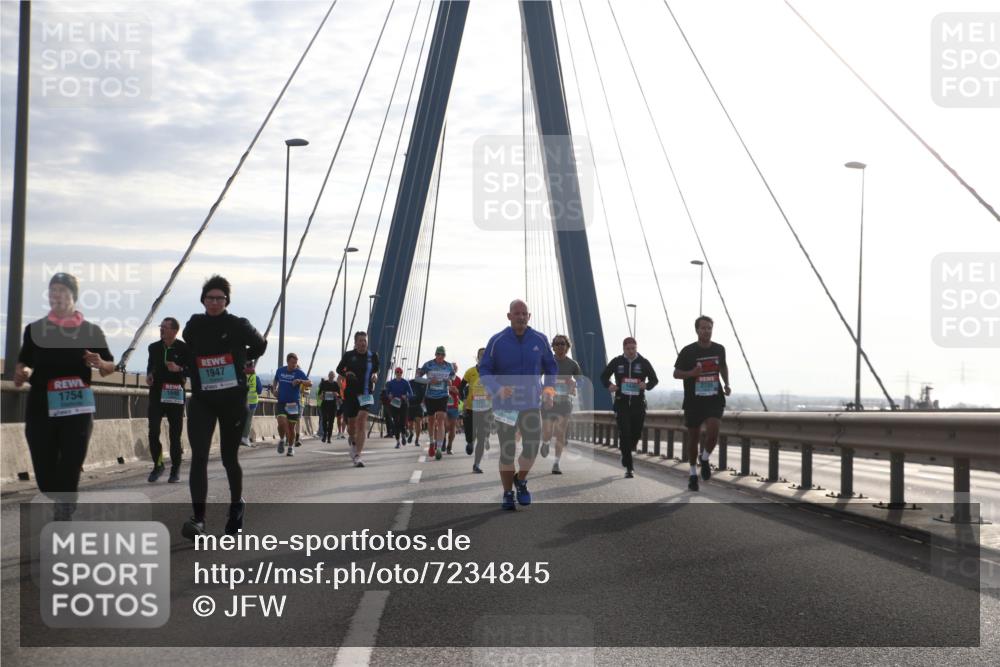 03.10.2024 - Köhlbrandbrückenlauf Jannik Wohlers http://msf.ph/oto/7234845 03.10.2024 09:25:47 Position 1 1754, 1947, 2735 meine-sportfotos.de